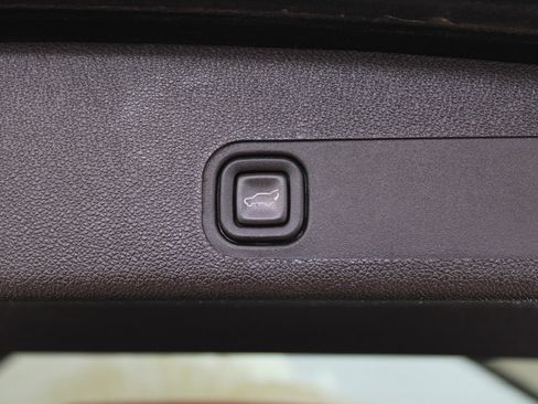 Used 2013 GMC Yukon Denali image 10