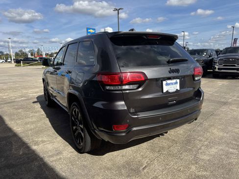 Used 2021 Jeep Grand Cherokee Laredo X image 5