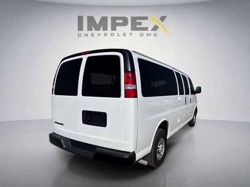 Used 2025 Chevrolet Express 3500 LS RWD image 4