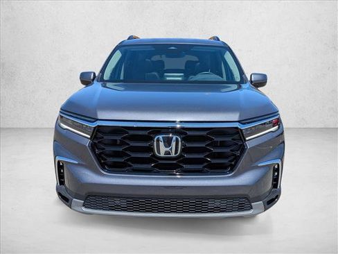 Used 2024 Honda Pilot Touring image 2