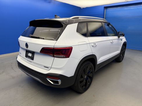 Certified 2024 Volkswagen Taos SE AWD/4WD image 7