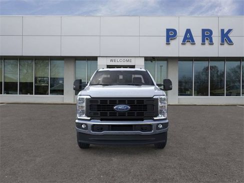 New 2026 Ford F250 XL w/ XL Chrome Package image 7