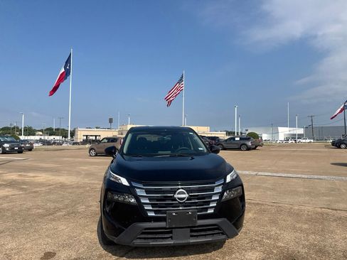 Certified 2024 Nissan Rogue SV FWD image 4