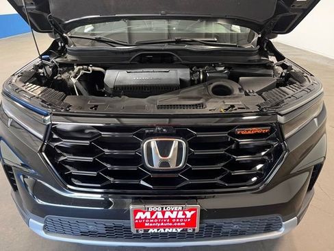 Used 2025 Honda Pilot TrailSport image 9