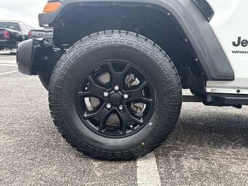 Used 2022 Jeep Wrangler Sport AWD/4WD image 9