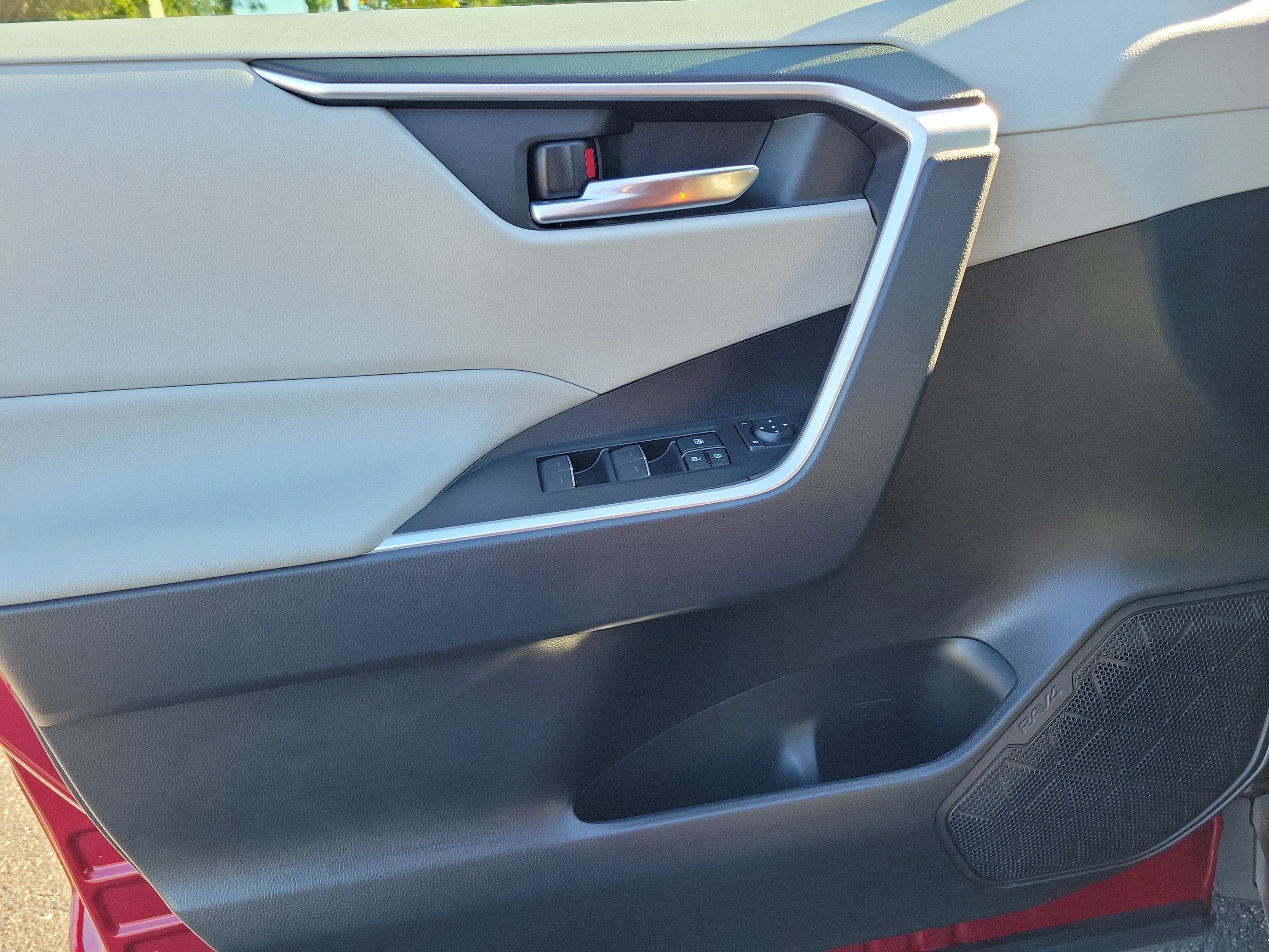 Used 2023 Toyota RAV4 XLE FWD image 20