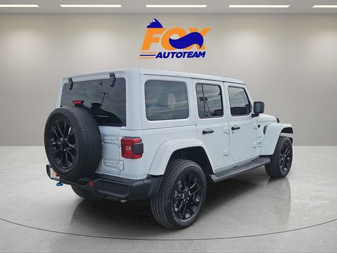 Used 2022 Jeep Wrangler Unlimited Sahara AWD/4WD image 5