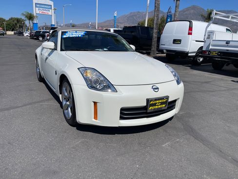 Used 2007 Nissan 350Z Touring image 2