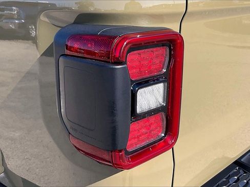 Used 2025 Jeep Gladiator Mojave image 20