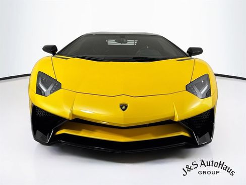 Used 2016 Lamborghini Aventador LP 750-4 Superveloce AWD/4WD image 2