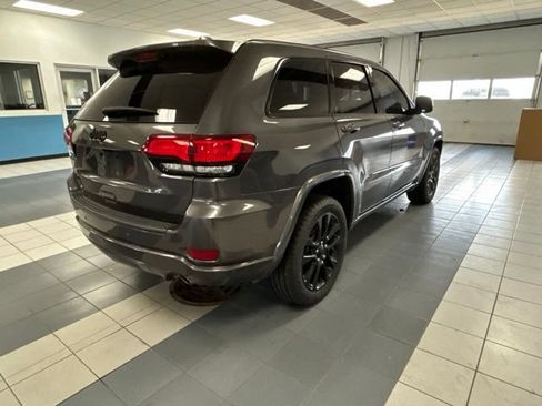 Used 2018 Jeep Grand Cherokee Altitude AWD/4WD image 7
