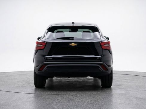 Used 2025 Chevrolet Trax LT FWD image 7