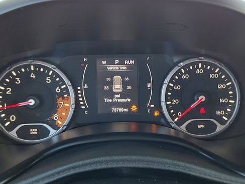 Used 2016 Jeep Renegade Latitude AWD/4WD image 10