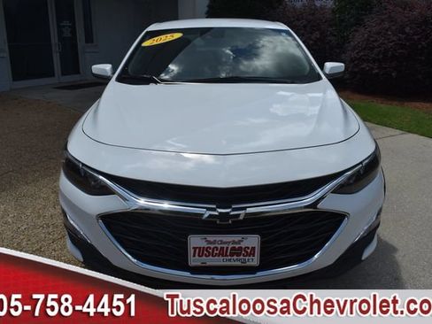 Used 2025 Chevrolet Malibu RS FWD image 4