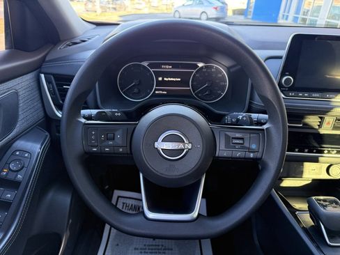 Used 2023 Nissan Rogue SV image 18