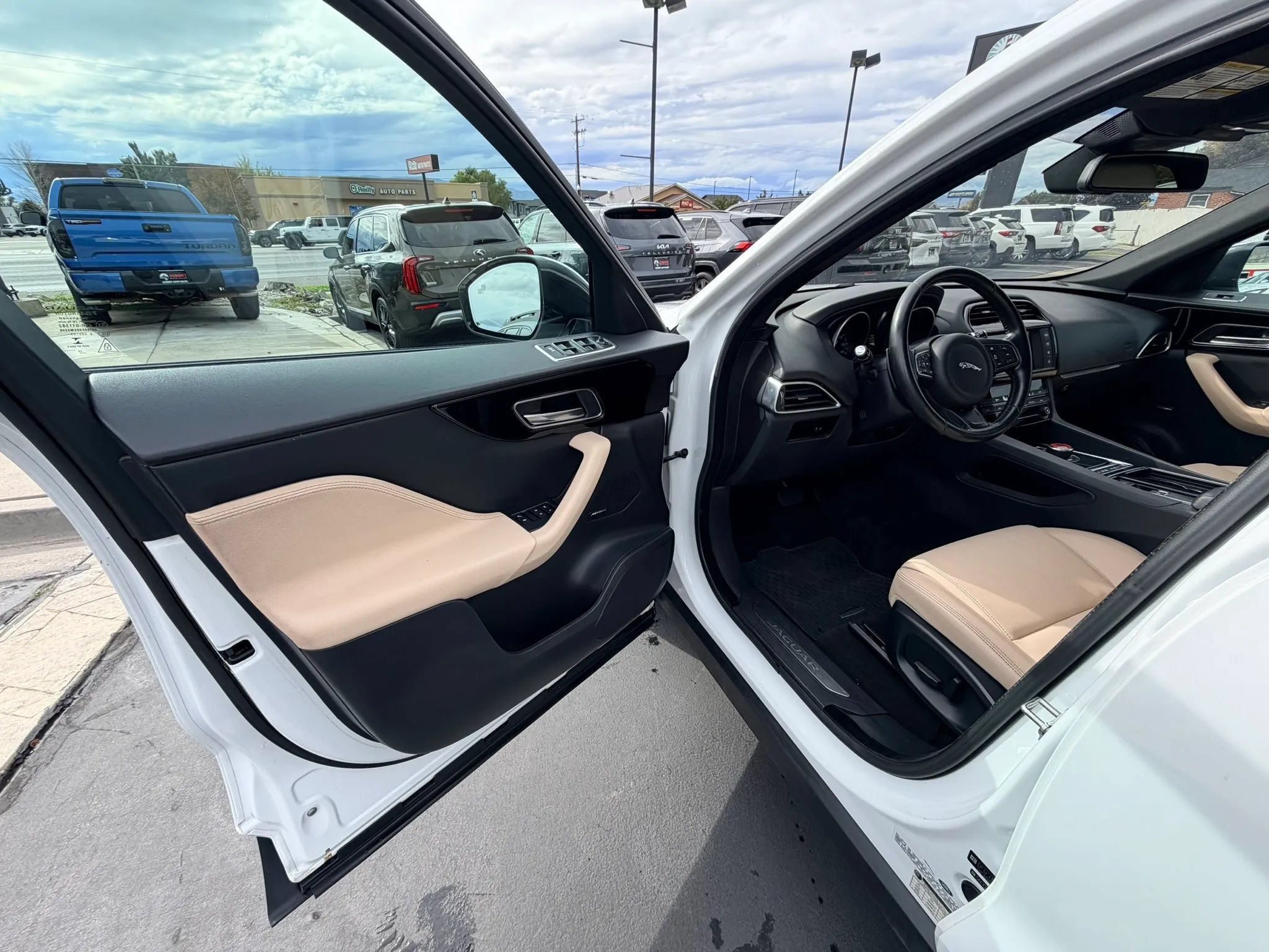 Used 2018 Jaguar F-PACE Premium AWD/4WD image 9