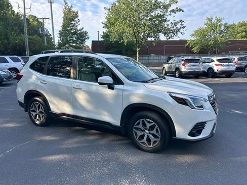 Used 2023 Subaru Forester Premium AWD/4WD image 2