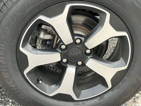 Used 2022 Jeep Renegade Trailhawk AWD/4WD image 7
