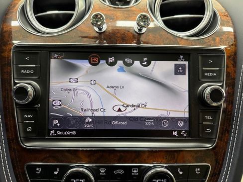 Used 2017 Bentley Bentayga image 35