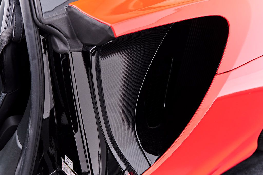 Used 2025 McLaren Artura Spider RWD image 45