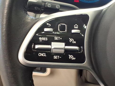 Used 2021 Mercedes-Benz GLB 250 4MATIC image 10