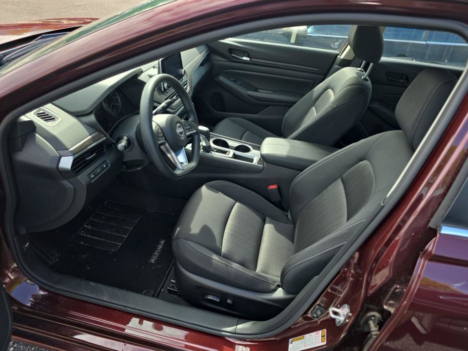 Used 2024 Nissan Altima 2.5 SV FWD image 7