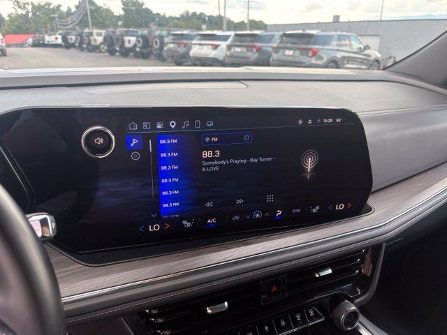 Used 2025 Chevrolet Tahoe LT AWD/4WD image 17