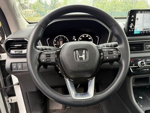 Used 2023 Honda Pilot Touring image 10