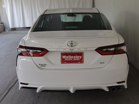 Used 2024 Toyota Camry SE w/ Cold Weather Package FWD image 25