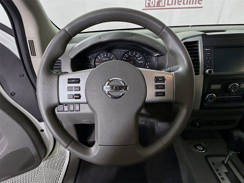 Used 2020 Nissan Frontier SV image 21