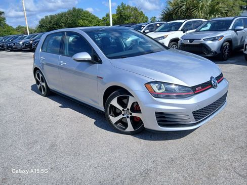 Used 2017 Volkswagen GTI SE FWD image 2