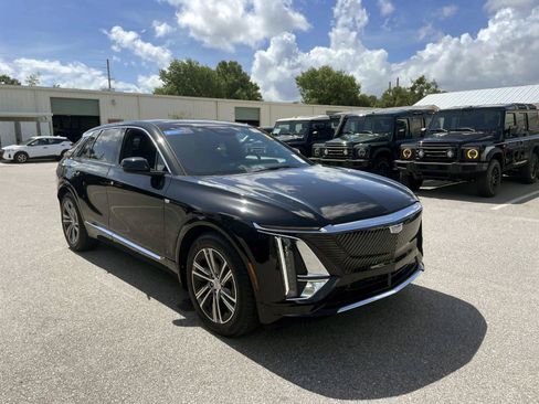 Used 2024 Cadillac Lyriq Luxury w/ LPO, Floor Liner Package AWD/4WD image 6