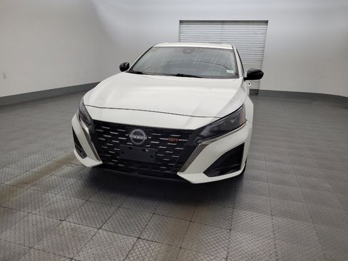 Used 2024 Nissan Altima 2.5 SR w/ SR Premium Package FWD image 15