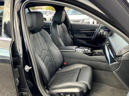 Used 2024 BMW 530i image 7