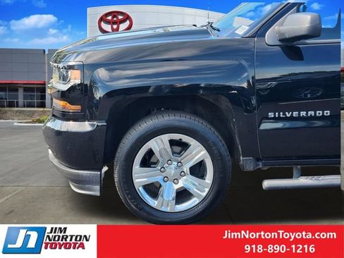 Used 2018 Chevrolet Silverado 1500 Custom w/ Custom Value Package RWD image 9