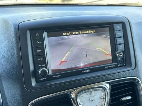 Used 2013 Chrysler Town & Country Touring image 22