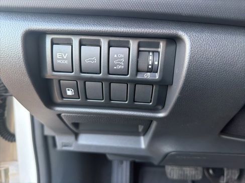 Used 2025 Subaru Forester Premium image 24