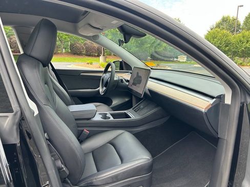 Used 2024 Tesla Model Y 2WD image 44