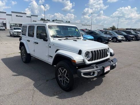 Used 2026 Jeep Wrangler Unlimited Sahara AWD/4WD image 8