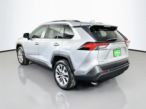 Used 2019 Toyota RAV4 XLE Premium FWD image 7