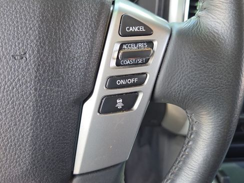 Used 2024 Nissan Titan SV w/ SV Convenience Package RWD image 24