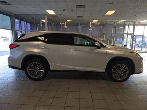 Used 2022 Lexus RX 450hL Luxury w/ Cold Area Package (CT) image 9