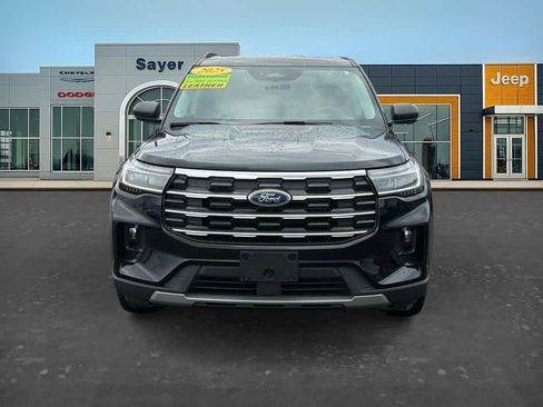 Used 2025 Ford Explorer Active w/ Active Comfort Package AWD/4WD image 2