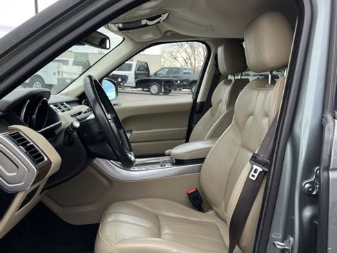 Used 2015 Land Rover Range Rover Sport SE image 30