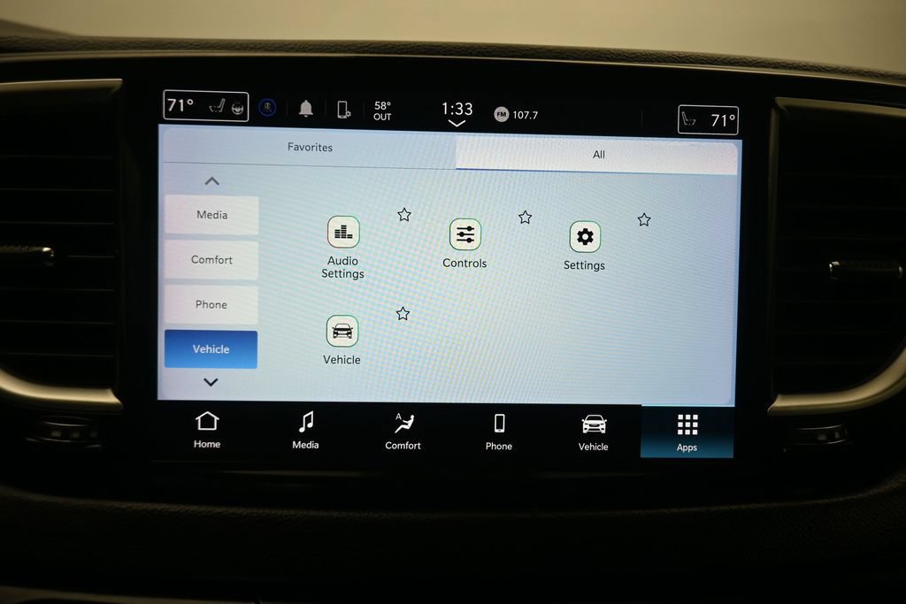 Used 2024 Chrysler Pacifica Touring-L FWD image 20