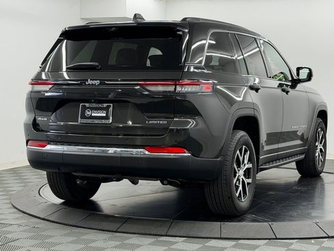 Used 2023 Jeep Grand Cherokee Limited w/ Luxury Tech Group II image 8