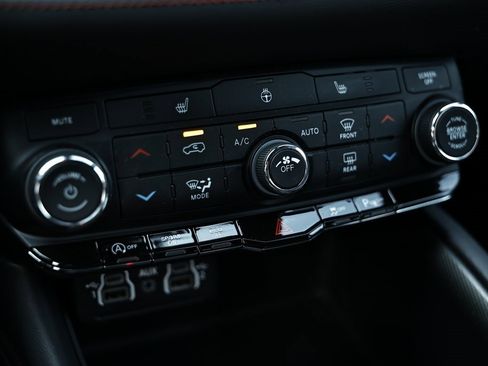 Used 2024 Dodge Durango GT image 35