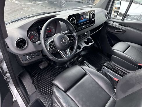 Used 2022 Mercedes-Benz Sprinter 2500 image 2