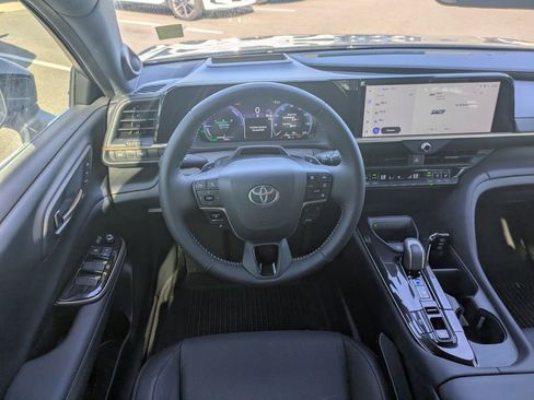 Used 2026 Toyota Crown Platinum image 15