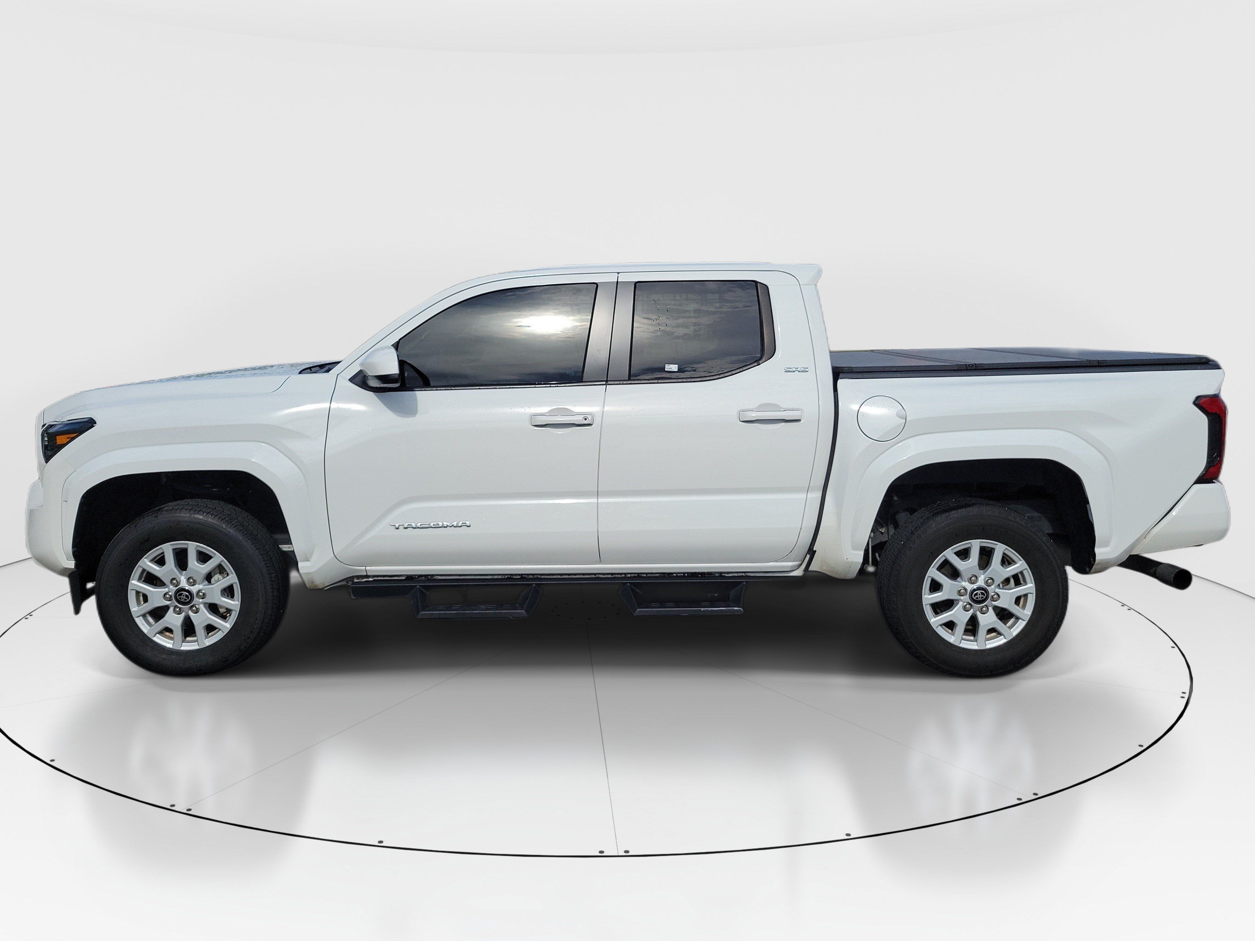 Used 2024 Toyota Tacoma SR5 RWD image 4